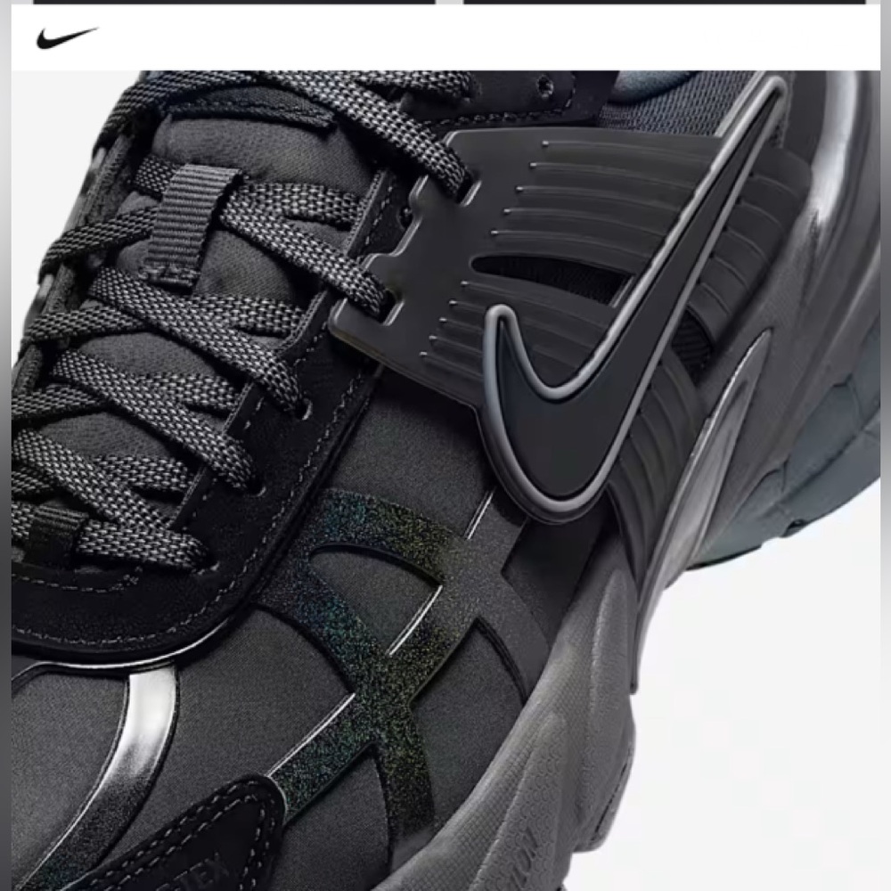 Nike Black and Gray Gore-Tex Sneakers - Picture 7 of 8